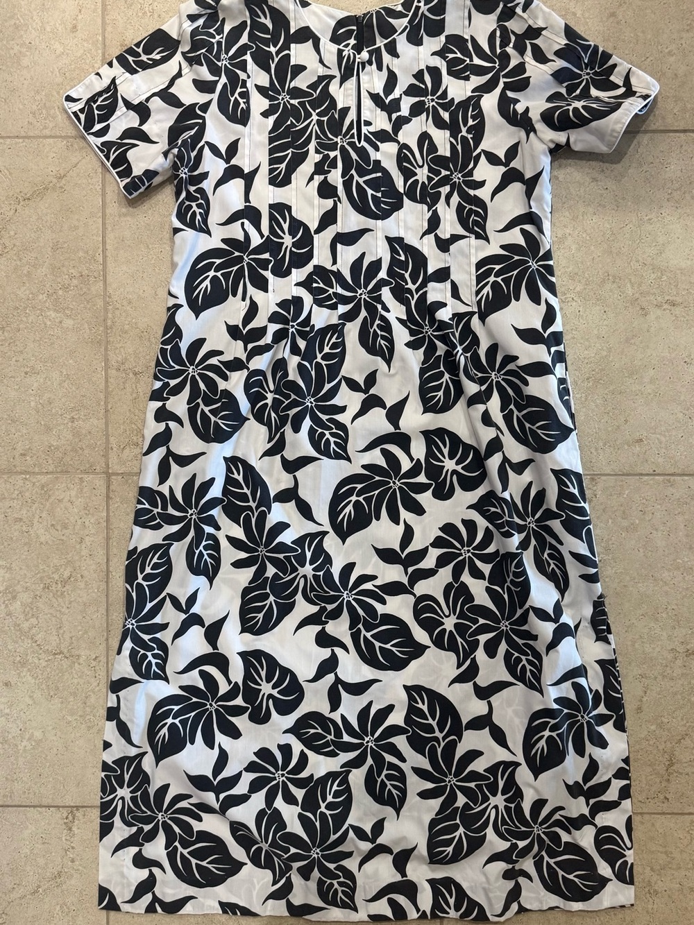 Vintage Princess Kaiulani Black & White Floral Shift Dress